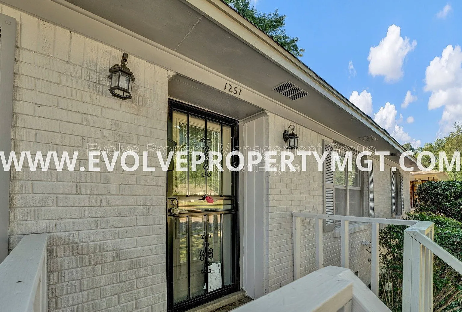 3 bed, 2.0 bath, 1604 sqft, $1,795 — Photo 2