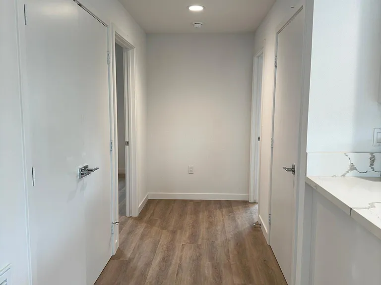 227 E Franklin Ave #G — Photo 7