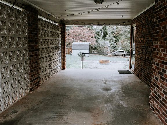 3rd image of 319 Twin Oak Dr