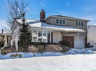 2066 Holland Way, Merrick, NY 11566