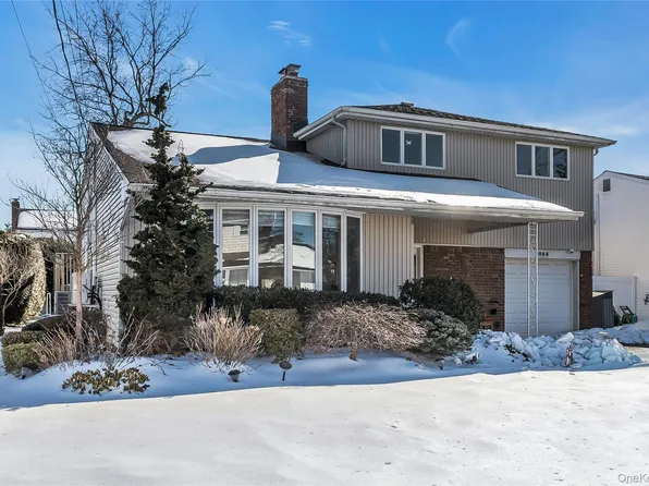 2066 Holland Way, Merrick, NY 11566