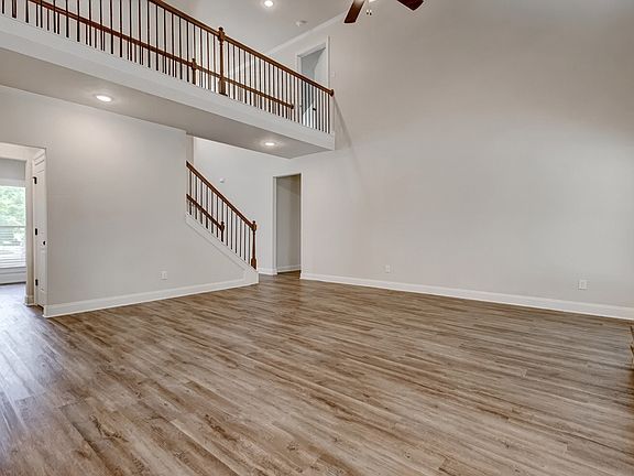 3rd image of 220 Barnett Ln