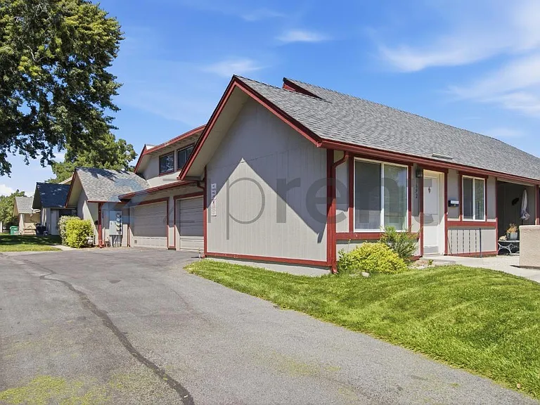 1696 London Cir — Photo 1