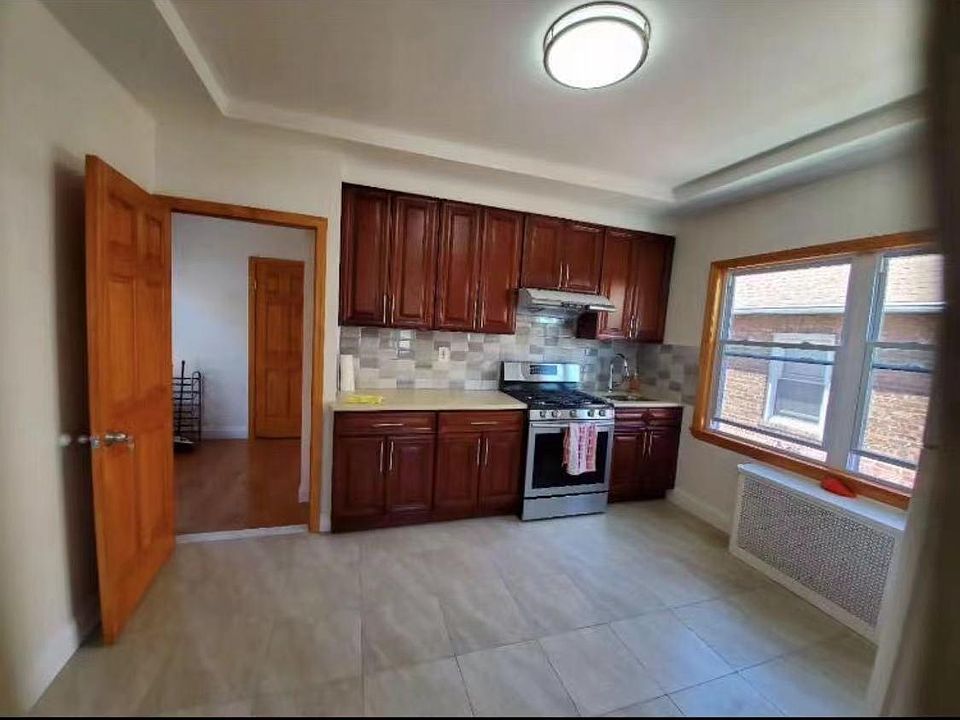 1st image of 16108 59th Ave Floor 2