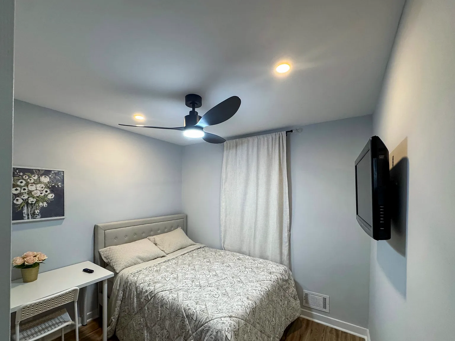 4 bed, 4.5 bath, 2100 sqft, $910 — Photo 2