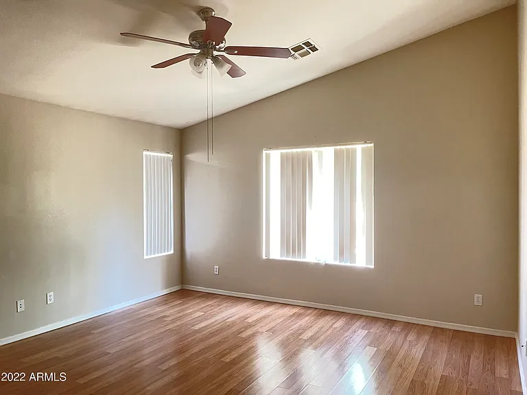 4004 S Summer Ct — Photo 2