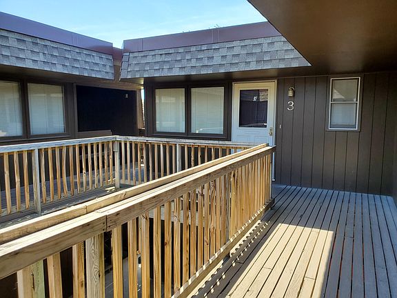 2nd image of 2023 Crescent Dr APT 3