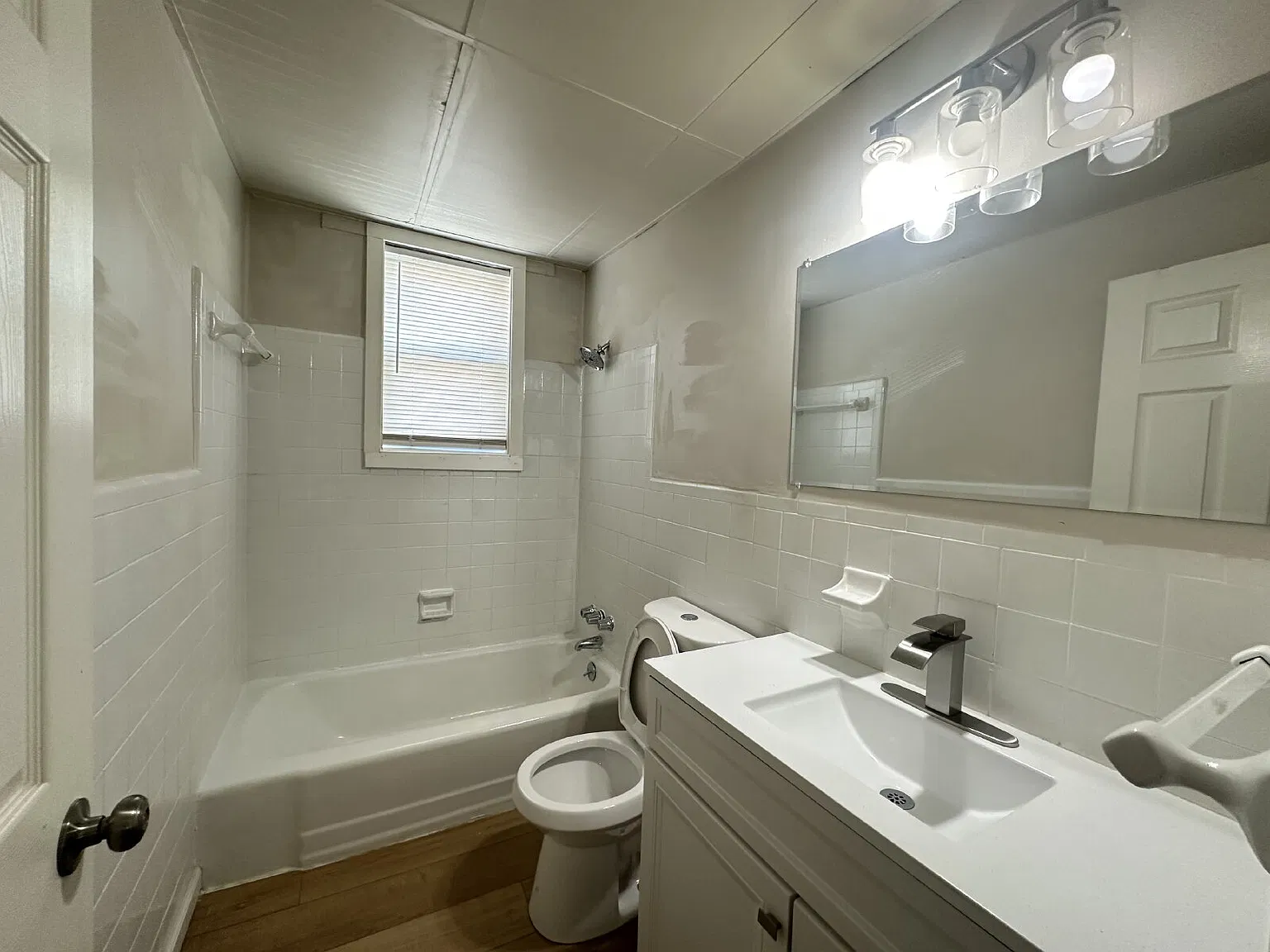 2 bed, 1.0 bath, 800 sqft, $1,300 — Photo 4