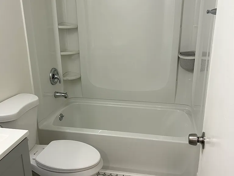 1218 Hickman Rd #10 — Photo 5