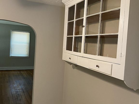 Dining room built in