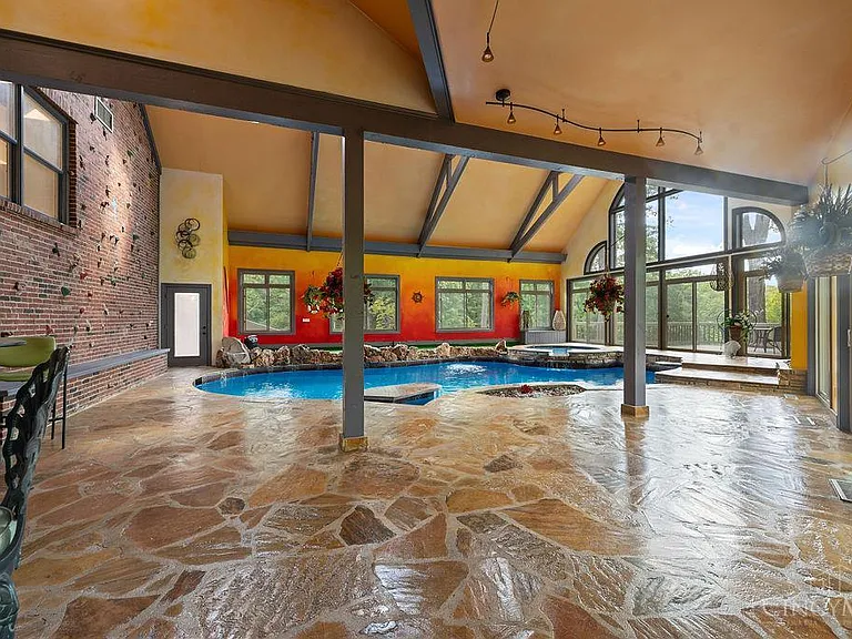 7883 Chestershire Dr — Photo 26