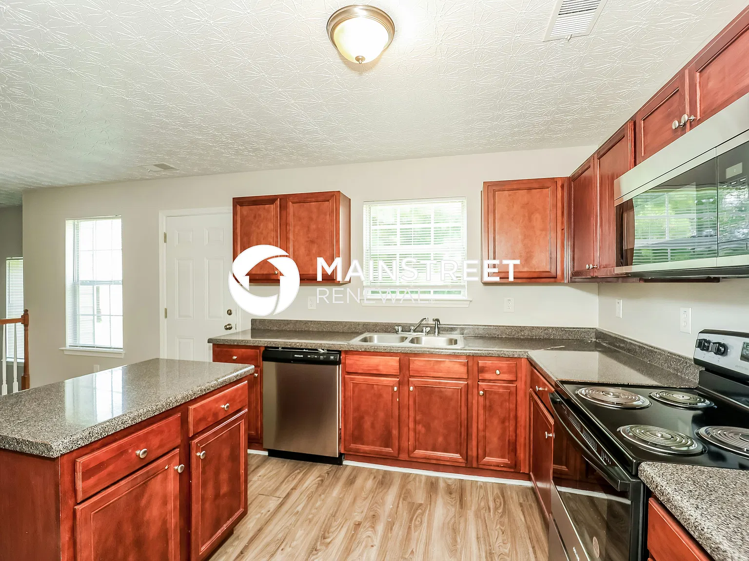 5121 Amberland Sq — Photo 4