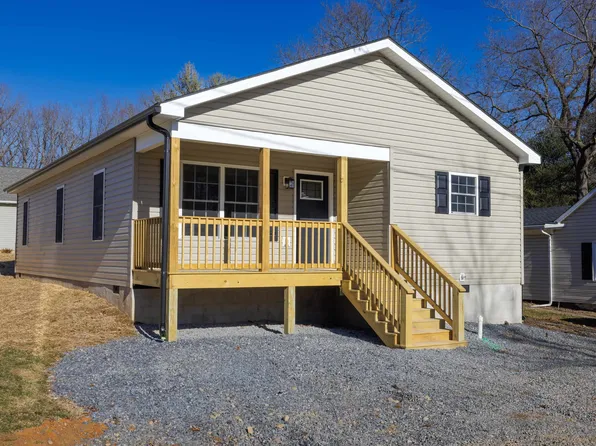 1009 Frye St, Waynesboro, VA 22980