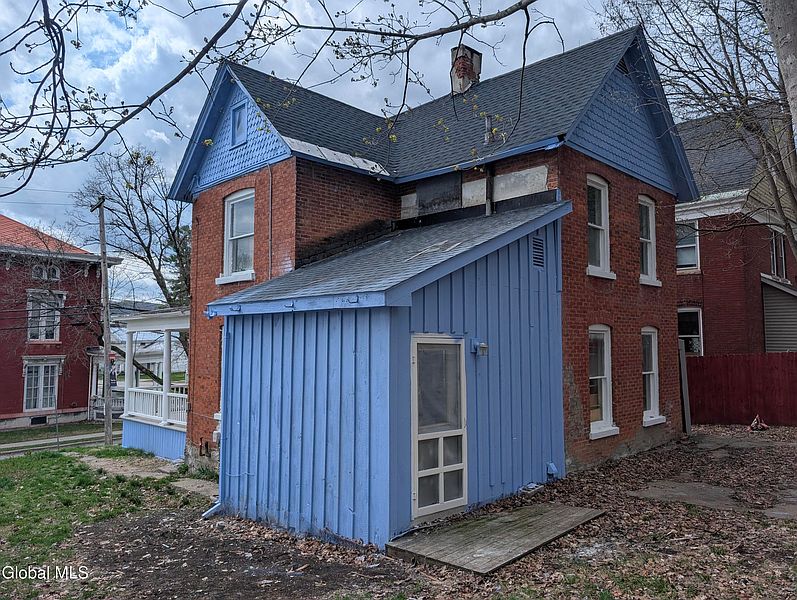 3rd image of 21 Monroe Street
