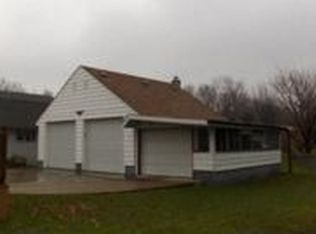 726 Harbor St, Conneaut, OH 44030