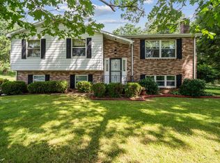 497 Freeman Falls Rd, Acme, PA 15610