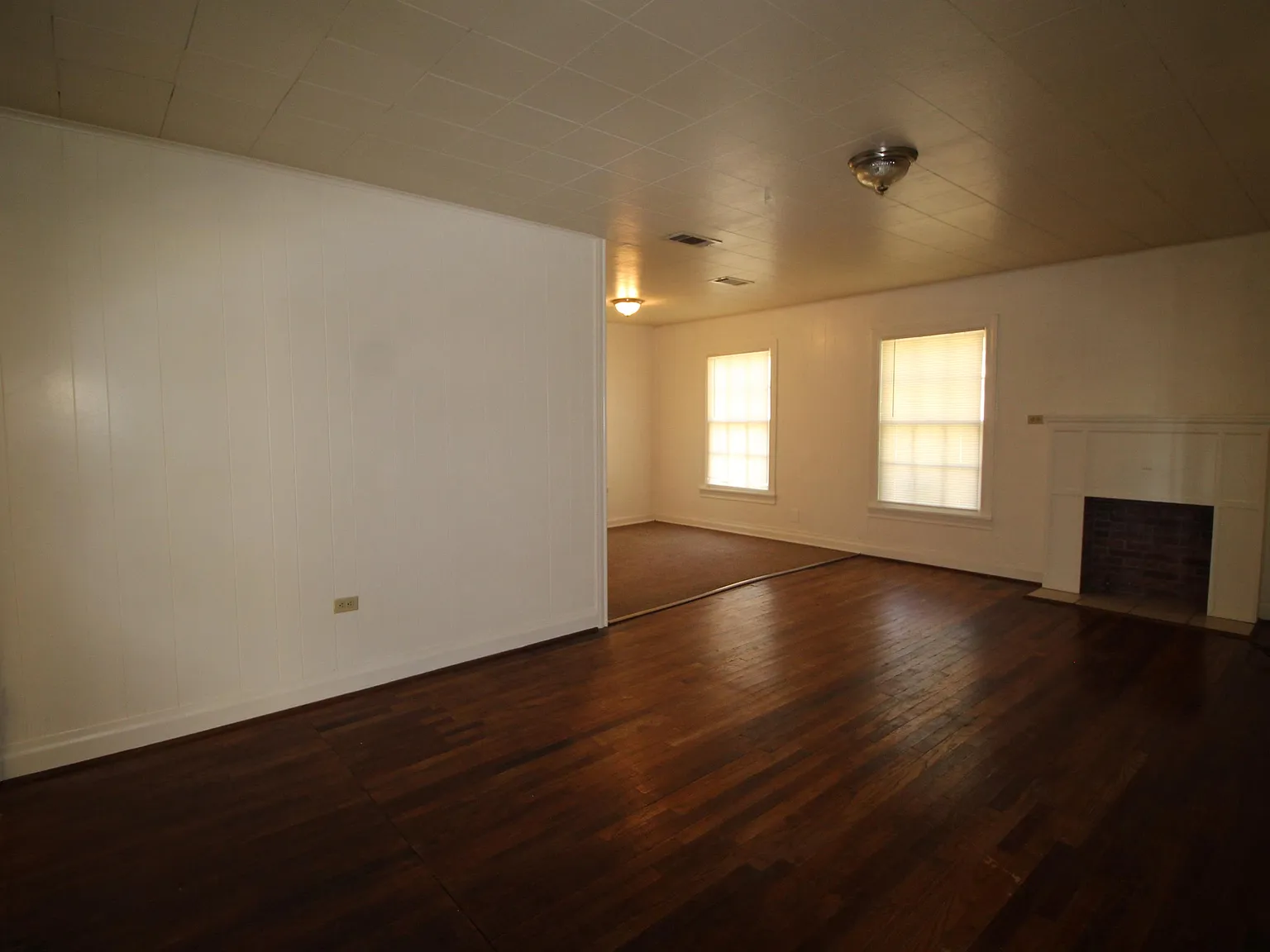 323 North Houston Street - 1 — Photo 2