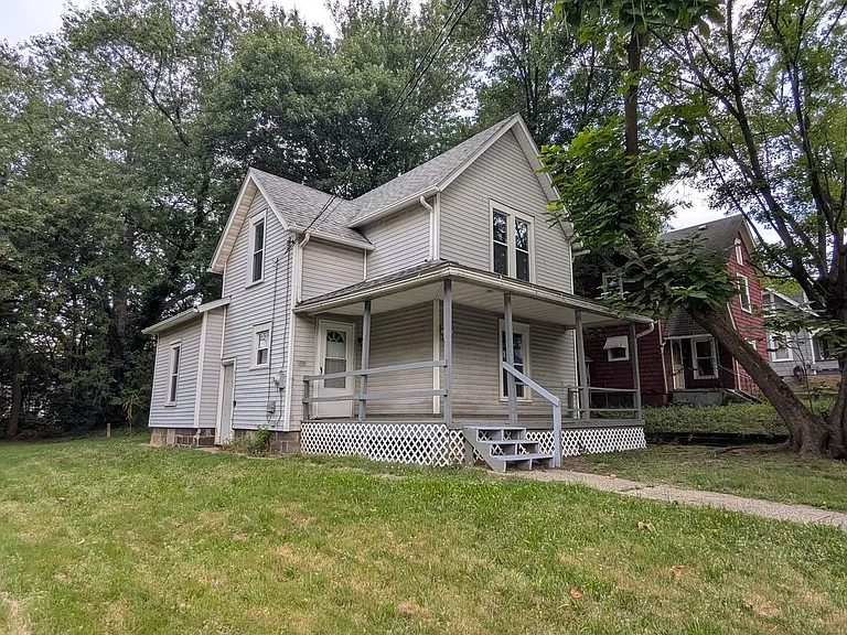 1447 Shriver Ave NE — Photo 1
