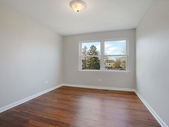 5th image of 2V Fernwood Dr #2V