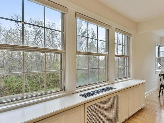 3rd image of 1818 W Abingdon Dr APT 102