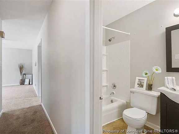 5th image of 128 Brewster Dr