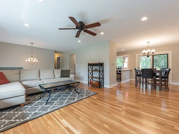 5th image of 1010 E Morris Dr