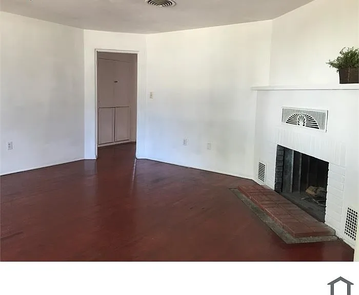 702 Palm Ave — Photo 2