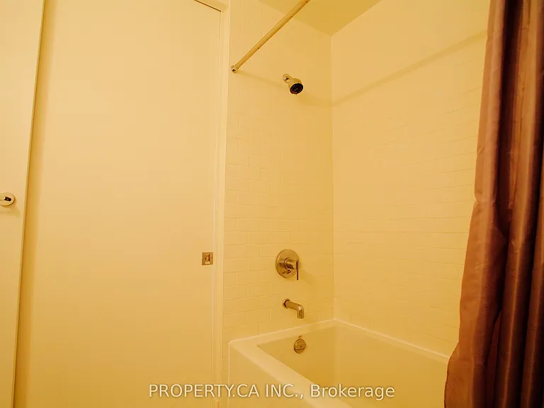 103 The Queensway #2815 — Photo 13