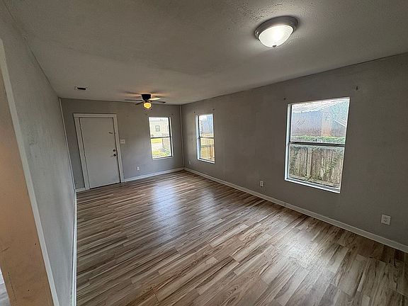 5th image of 605 E Lott St