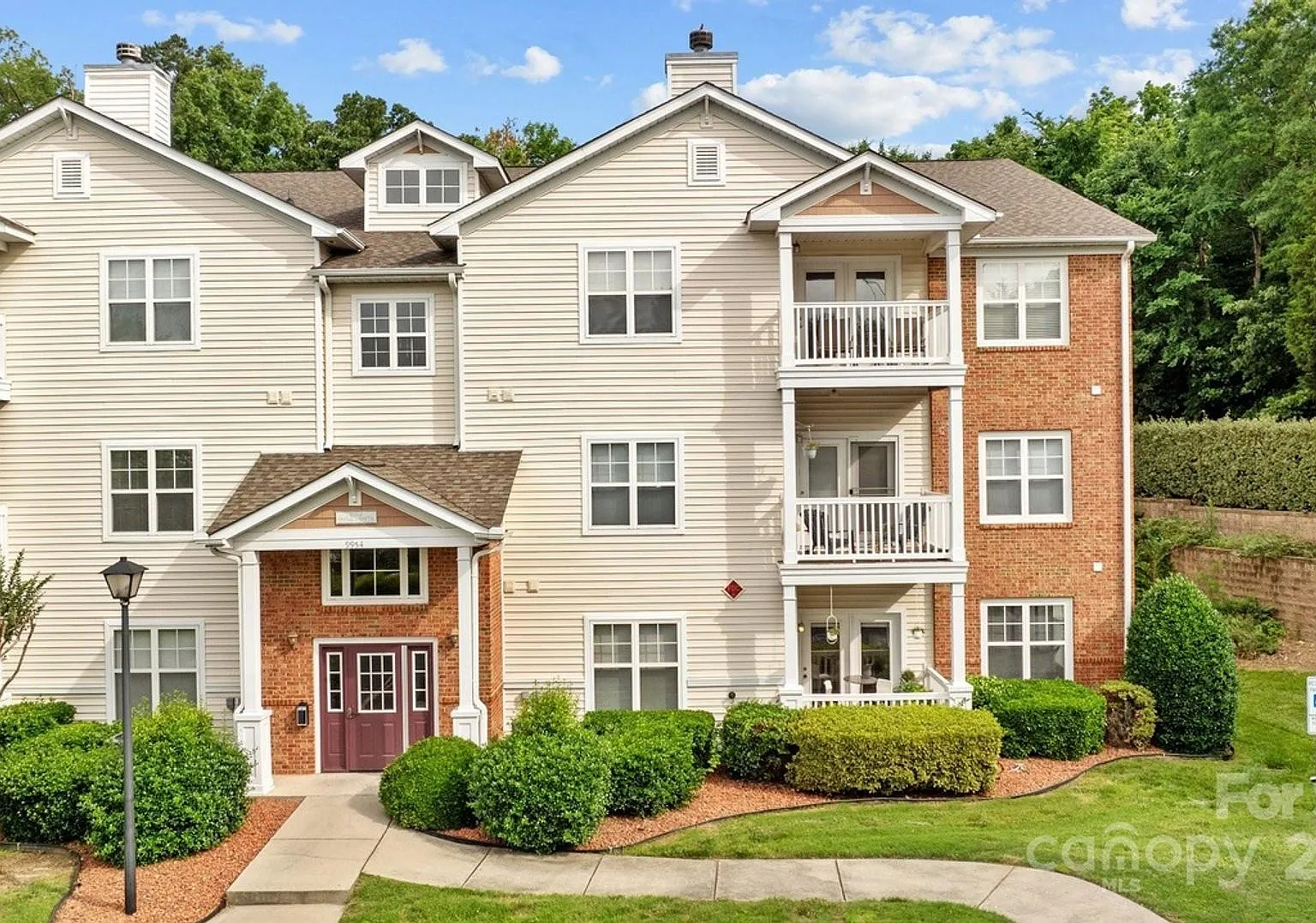 Room in 3 Bedroom Home at Hyde Glen Ct — Photo 2