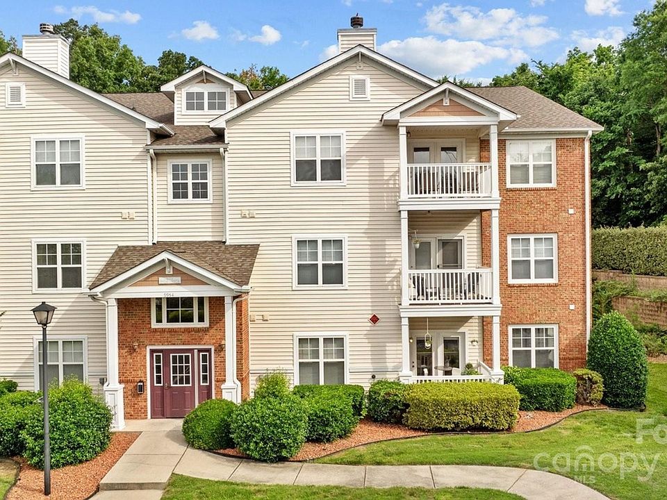 2nd image of 9867 Hyde Glen Ct