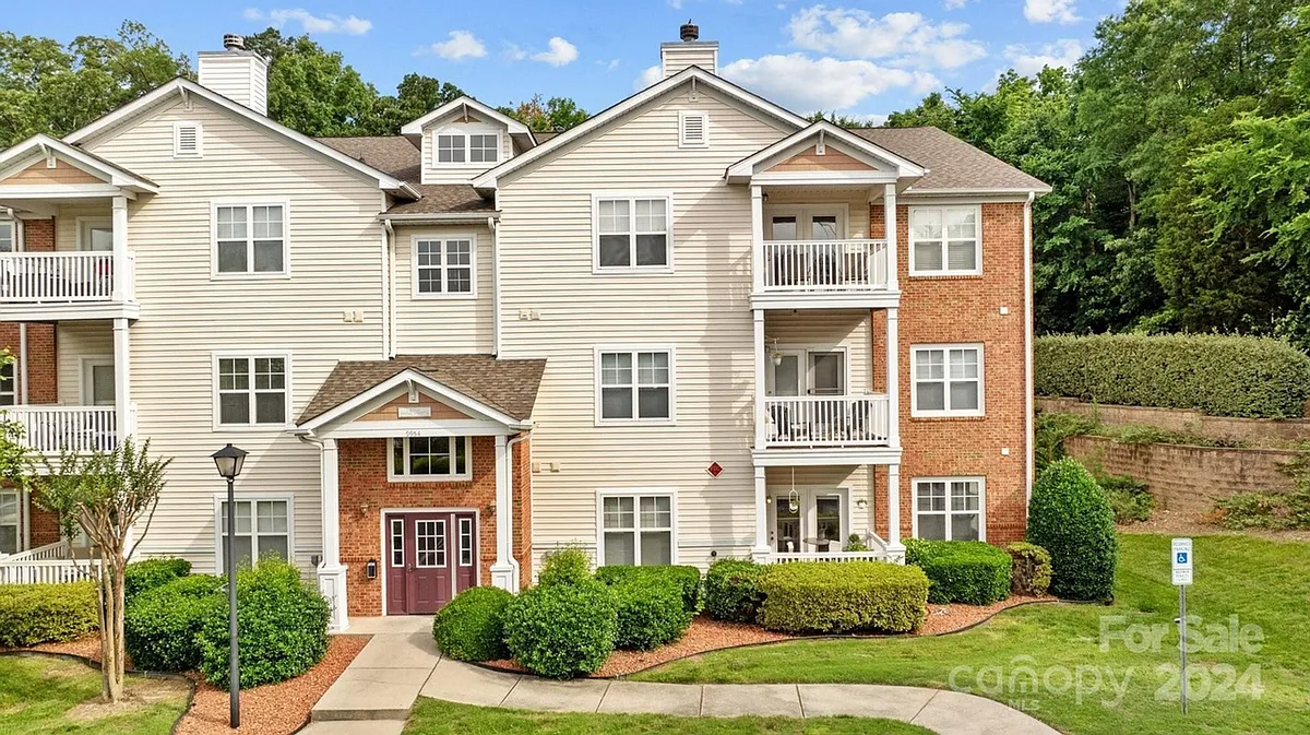 Building Photo - 9867 Hyde Glen Ct