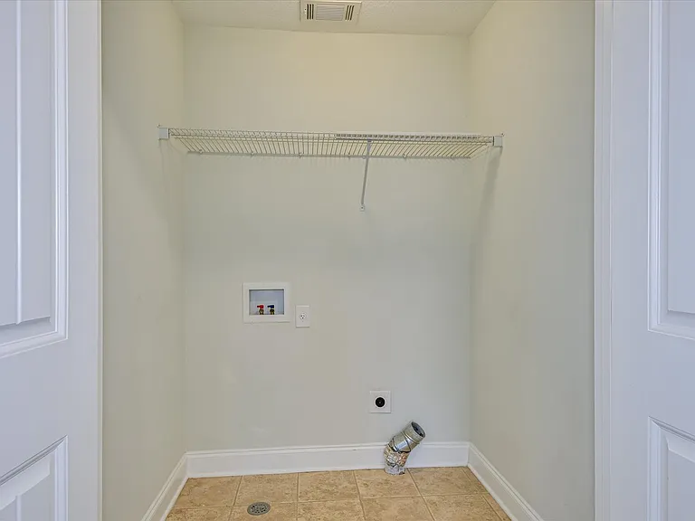 5564 Connor Dr — Photo 34