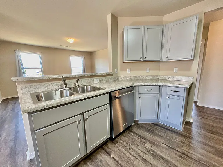 4401 Olympic Dr — Photo 9