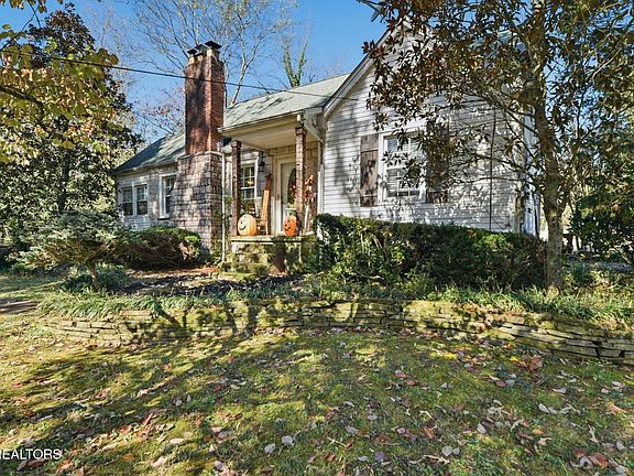 3rd image of 904 Granville Conner Rd