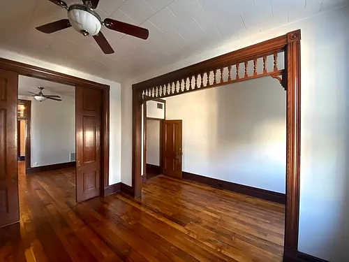 1607 Sarah St Photo 1