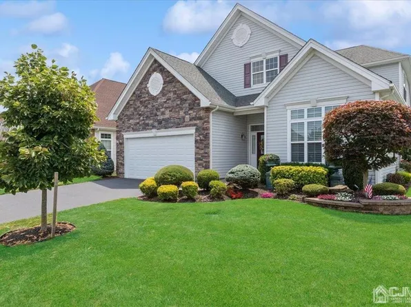 248 Diamond Spring Dr, Monroe Township, NJ 08831