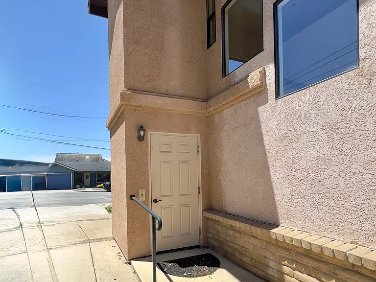 435 Dunes St — Photo 3