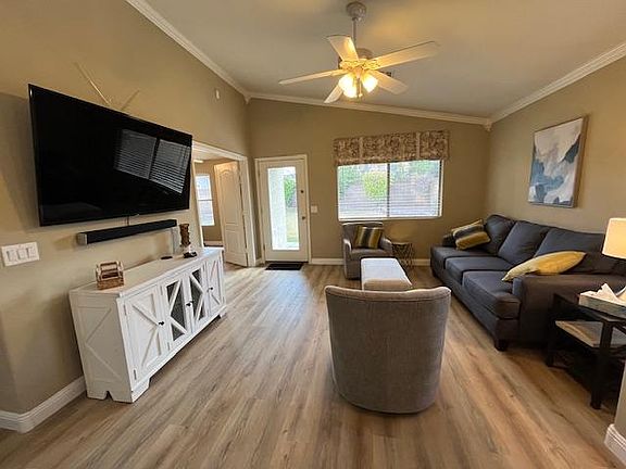 3rd image of 1801 E Carla Vista Dr