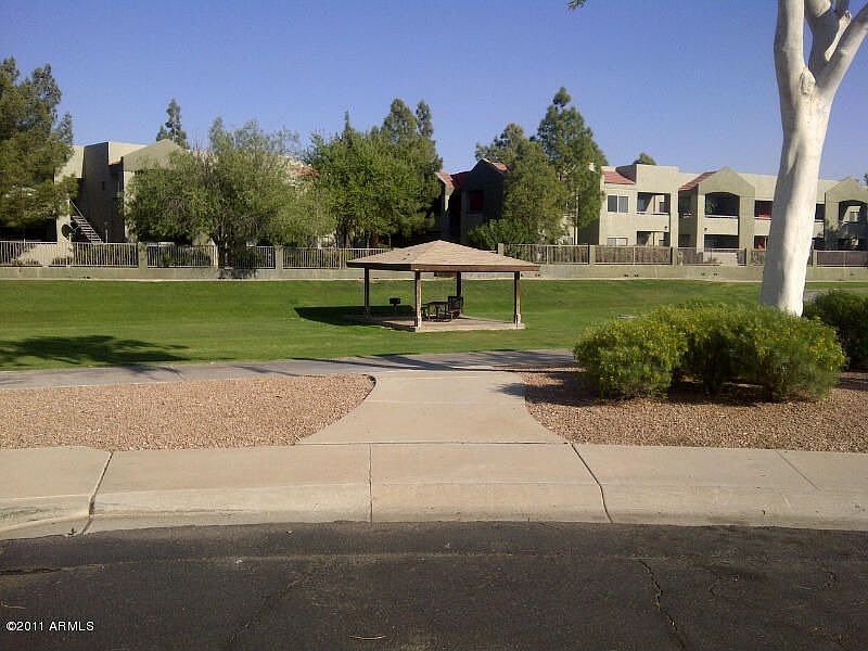 2nd image of 141 W Leah Ct