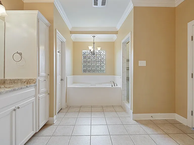 10815 Hilltree Dr — Photo 9