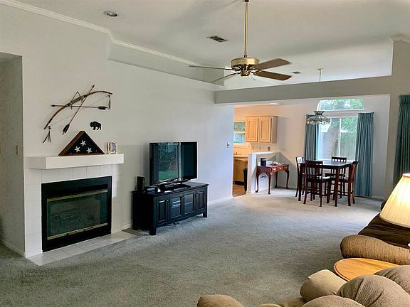 4th image of 955 Green Meadow St