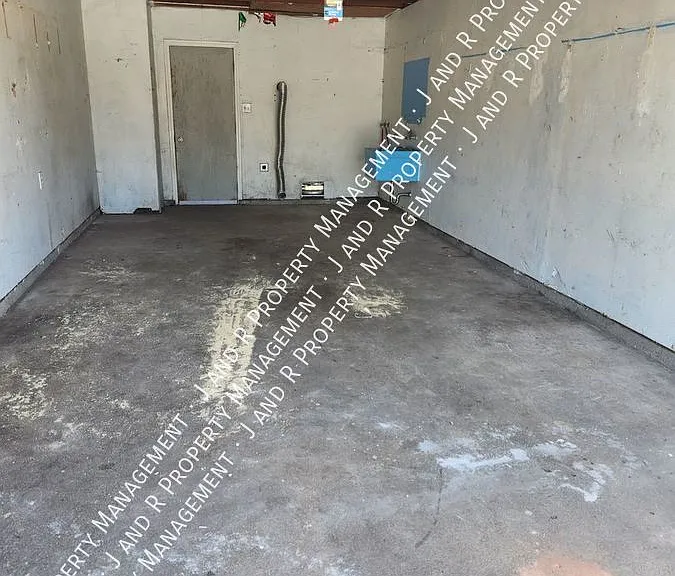 8084 Center Pkwy — Photo 16