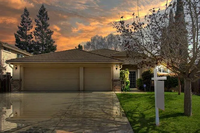 3362 Kittiwake Dr photo 1