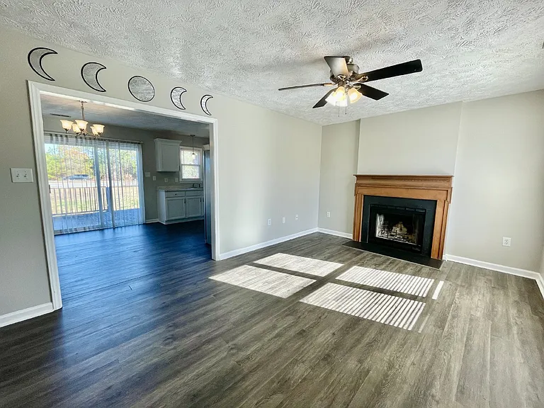 184 Brandywood Ct — Photo 2