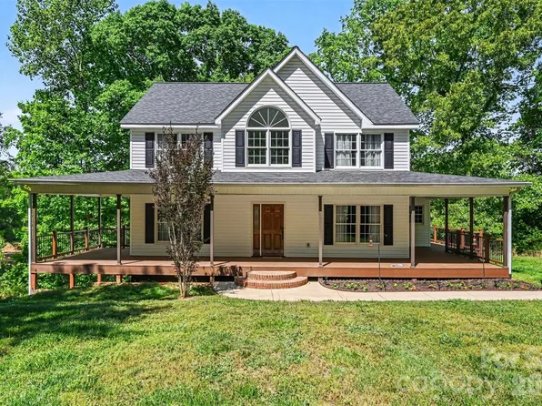 143 Walnut Hollow Ln, Mooresville, NC 28115