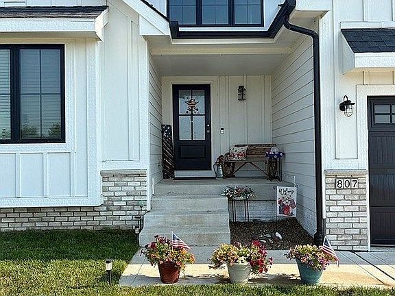 4th image of 807 E Trail Ridge Pl