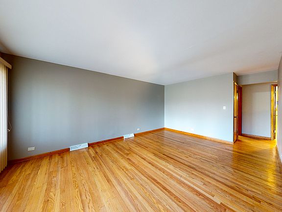 3rd image of 16316 Drexel Ave