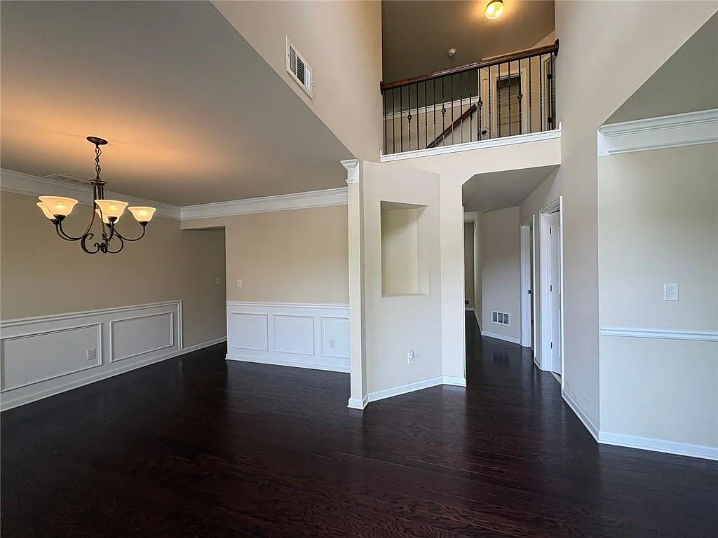 5 bed, 3.0 bath, 2847 sqft, $2,600 — Photo 2