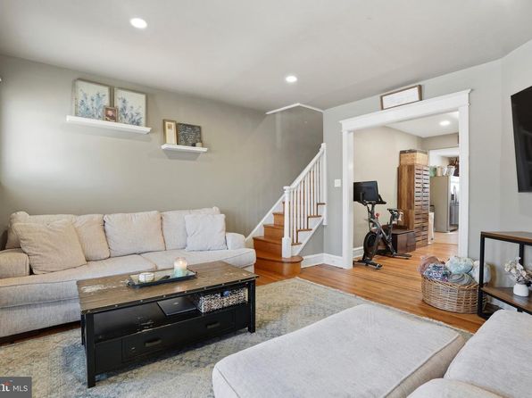 636 Roxborough Ave, Philadelphia, PA 19128